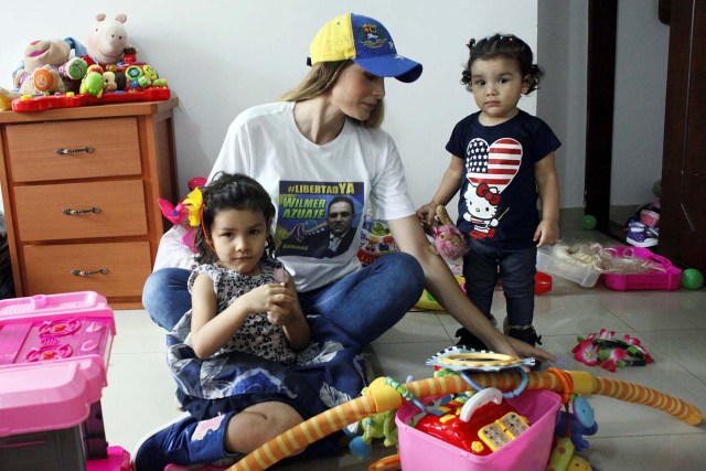 Kelly Garcia (C), wife of the opposition lawmaker Wilmer Azuaje, sits next to her daughters during an interview with Reuters in Barinas, Venezuela June 12, 2017. Picture taken June 12, 2017. REUTERS/Carlos Eduardo Ramirez