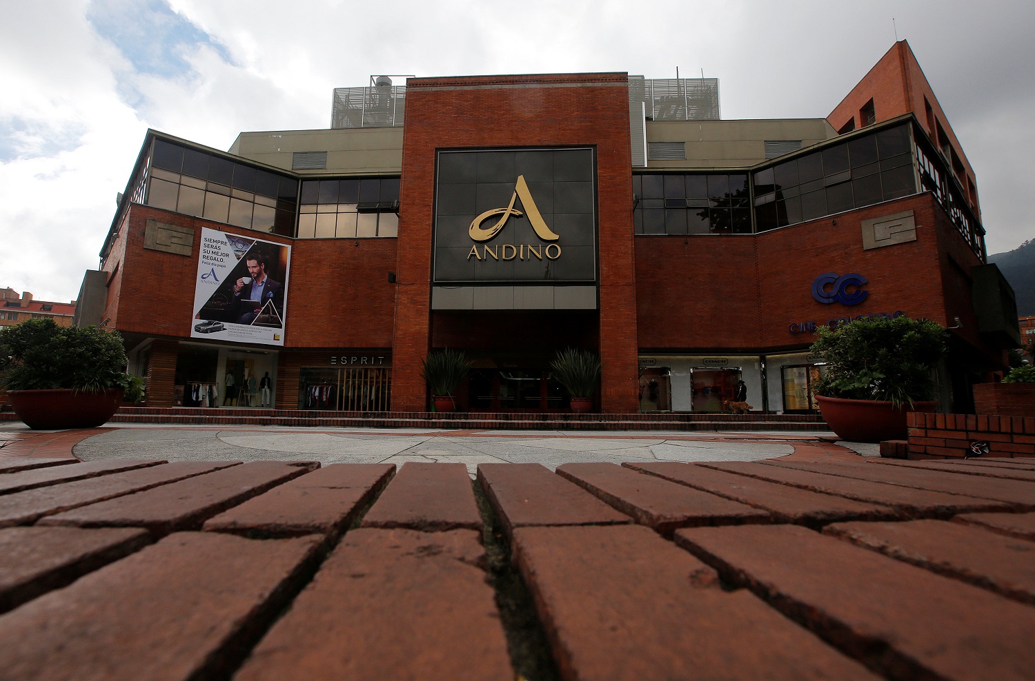 Centro comercial de Bogotá escenario de ataque terrorista reabre sus puertas