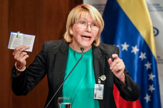 VEN01. CARACAS (VENEZUELA), 28/06/2017.- La fiscal general venezolana, Luisa Ortega Díaz, ofrece una rueda de prensa hoy, miércoles 28 de junio de 2017, en Caracas (Venezuela). Ortega Díaz afirmó hoy que hay un "proceso progresivo de desmontaje del Ministerio Público" y aseguró que el Tribunal Supremo de Justicia (TSJ) pretende hacer con su institución lo mismo que hizo con el Parlamento, aunque recalcó que continuará con sus funciones. EFE/Miguel Gutiérrez