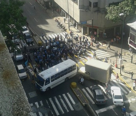 Compañeros y profesores de Vallenilla exigen justicia por su asesinato (Fotos y Video)