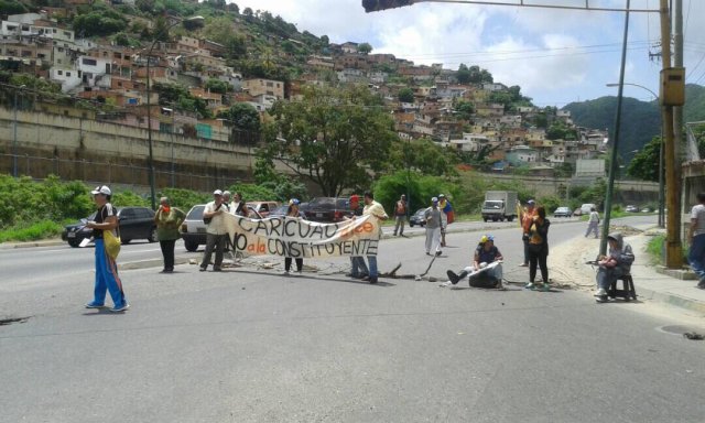 Foto: Trancazo en Caricuao / Cortesía 