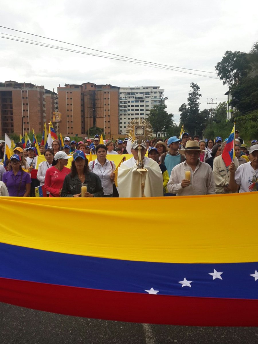 Realizan procesión con el Santísimo Sacramento por calles de Mérida #17Jun