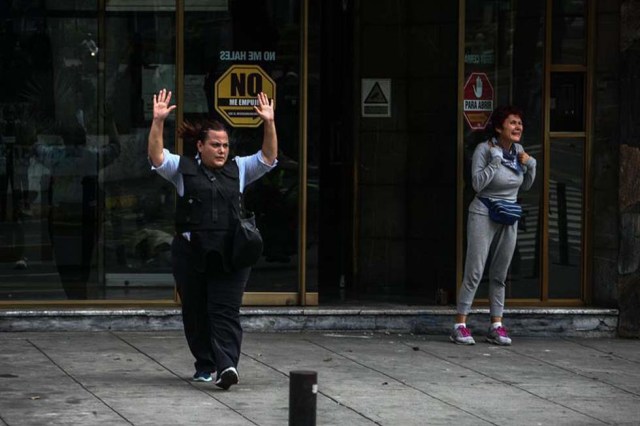 Cuerpos de seguridad redoblan la represión en las marchas. La resistencia sigue. Foto: EFE