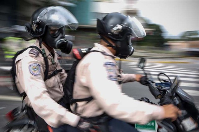 Cuerpos de seguridad redoblan la represión en las marchas. La resistencia sigue. Foto: EFE