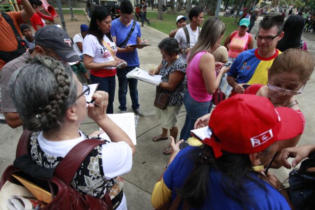 Foto: Entrega de Firmas de postulaciones a la Asamblea Nacional Constituyente / AVN