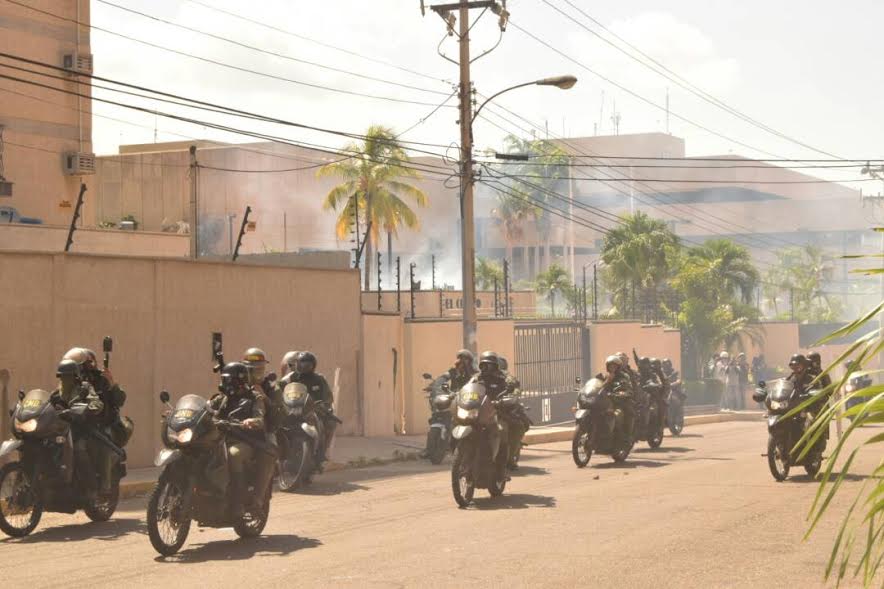 Reprimen a manifestantes que marchaban hasta el TSJ en Maracaibo #12Jun