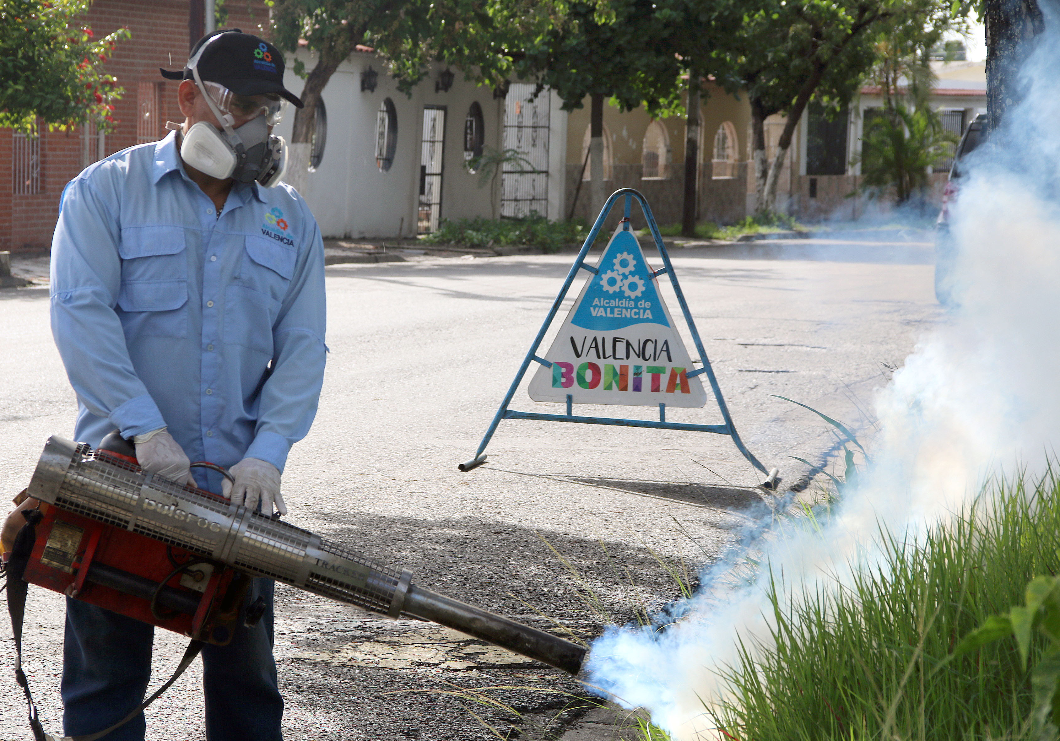 Alcalde Cocchiola desplegó fumigación en parroquia Rafael Urdaneta