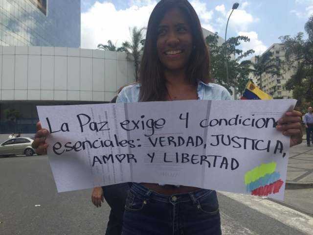 Manifestantes cierran la avenida Francisco de Miranda contra el Gobierno de Maduro, la represión y la Constituyente / Foto: Régulo Gómez - La Patilla