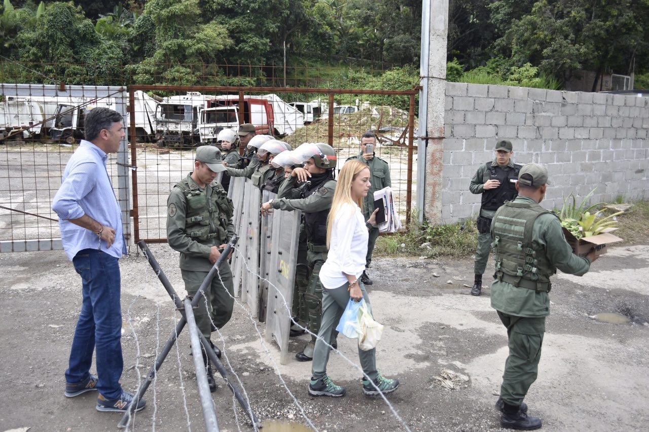 Lilian Tintori: Padrino López tiene que responder por la vida de Leopoldo