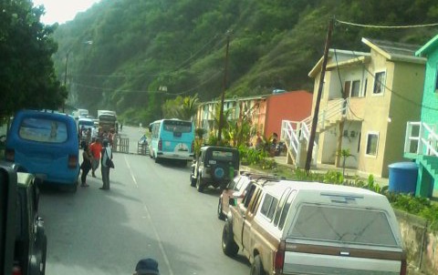 Foto: Habitantes del Pueblo de Care en Vargas salen a protestar /Cortesía