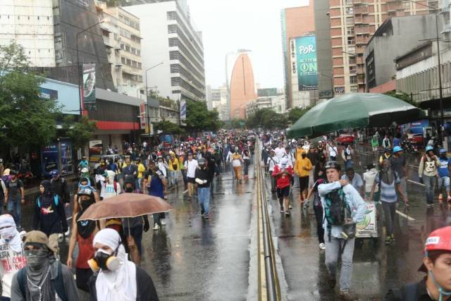 Manifestantes rinden homenaje a Neomar Lander / Fotos: Will Jiménez - La Patilla