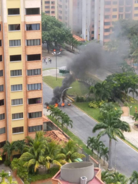 Reportan protestas y quema de cauchos en Naguanagua (FOTOS)