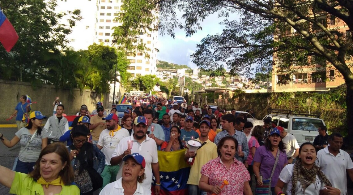 Movilización en Palo Verde en honor a los caídos culmina sin incidentes entonando el Gloria Al Bravo Pueblo (VIDEOS)