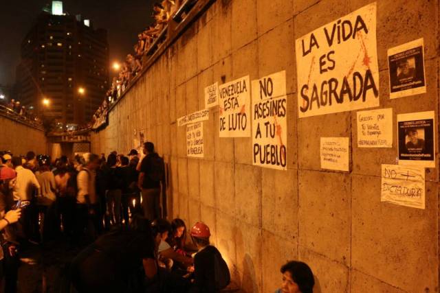 Caraqueños realizaron vigilia en honor a Neomar Lander. Foto: Will Jiménez. 