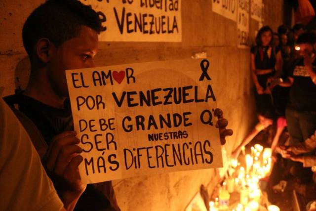 Caraqueños realizaron vigilia en honor a Neomar Lander. Foto: Will Jiménez.