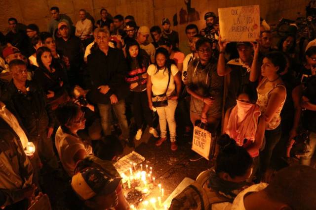 Caraqueños realizaron vigilia en honor a Neomar Lander. Foto: Will Jiménez.