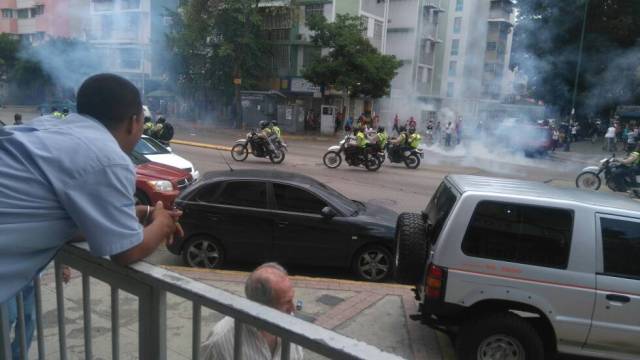 Represión avenida Victoria / Foto: @pedroluispt