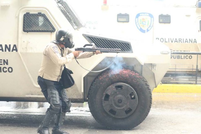 La represión despiadada de los cuerpos de seguridad no logra doblegar a la resistencia opositora. Foto: Eduardo Ríos / LaPatilla.com