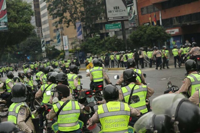 La represión despiadada de los cuerpos de seguridad no logra doblegar a la resistencia opositora. Foto: Eduardo Ríos / LaPatilla.com