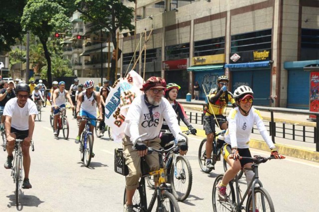 Ciclistas recorrieron Caracas para celebrando el triunfo de la Vinotinto Sub 20 y en honor a los caídos. Fotos: Will Jiménez / LaPatilla.com