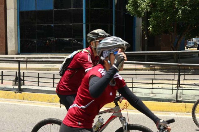 Ciclistas recorrieron Caracas para celebrando el triunfo de la Vinotinto Sub 20 y en honor a los caídos. Fotos: Will Jiménez / LaPatilla.com