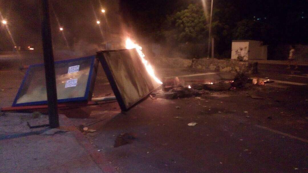 Protestas en Vargas se extendieron hasta la medianoche (Video + Fotos)