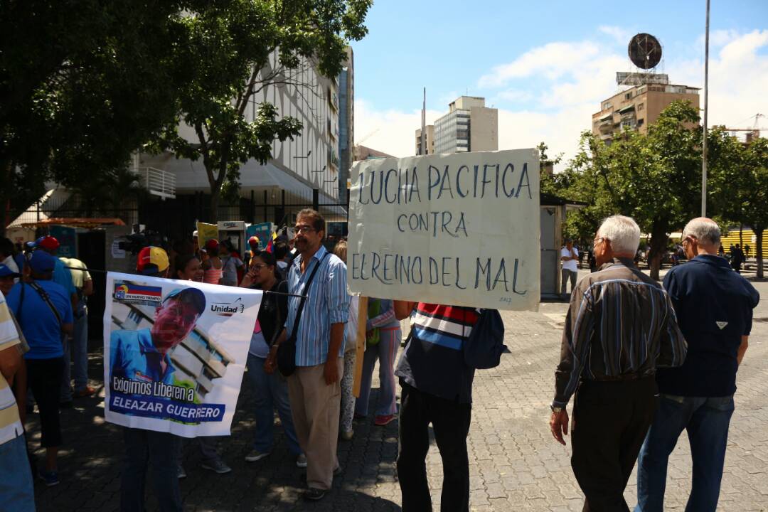 Comienzan a concentrarse en Chacaíto para marchar Unidos en la Fe por Venezuela #17Jun