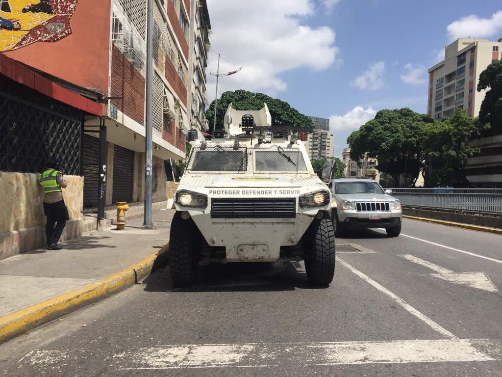 PNB espera con tanquetas a manifestantes en la avenida Libertador #22Jun (Fotos)