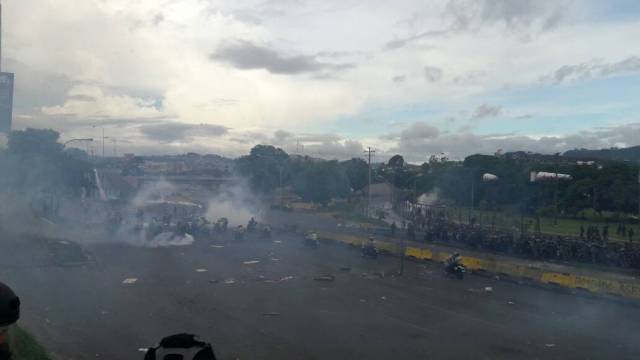 El régimen multiplicó la cantidad de efectivos para la represión en La Carlota. Foto: Eduardo Ríos / LaPatilla.com