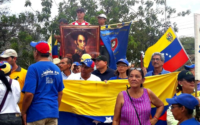 Los educadores de Falcón marchan en defensa de la democracia y la libertad #10Jun (Foto)