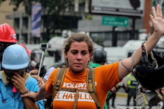 Mientras el régimen reprime, la resistencia se le planta a Maduro en la calle. Foto: Régulo Gómez / LaPatilla.com