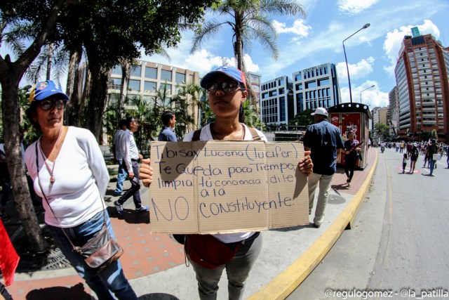 La juventud se le plantó a Conatel para exigir el cese a la censura. Foto: Régulo Gómez / LaPatilla.com