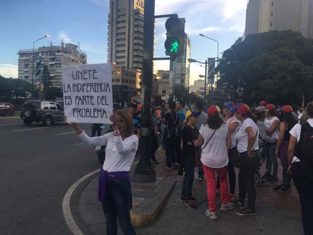 Marcha nocturna hacia la OEA. Foto: Eduardo de la Concha /lapatilla