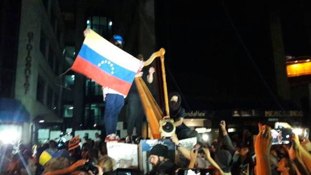 marcha nocturna frente a la OEA