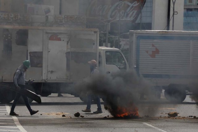 Cuerpos de seguridad redoblan la represión en las marchas. La resistencia sigue. REUTERS/Carlos Garcia Rawlins