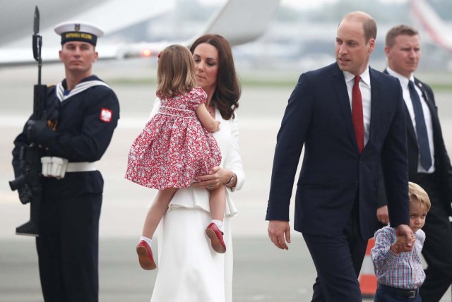 Prince William, the Duke of Cambridge, his wife Catherine, The Duchess of Cambridge, Prince George and Princess Charlotte arrive at a military airport in Warsaw, Poland July 17, 2017. REUTERS/Kacper Pempel