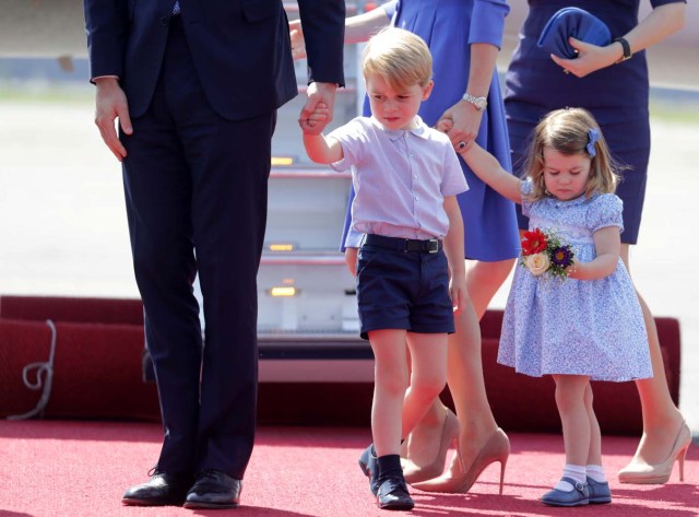 Prince William, the Duke of Cambridge, his wife Catherine, The Duchess of Cambridge, Prince George and Princess Charlotte arrive at Tegel airport in Berlin, Germany, July 19, 2017. REUTERS/Kay Nietfeld/POOL