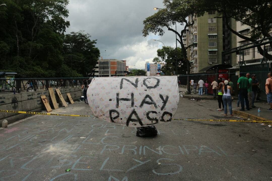 En Los Cortijos cumplen segundo día de #ParoNacional