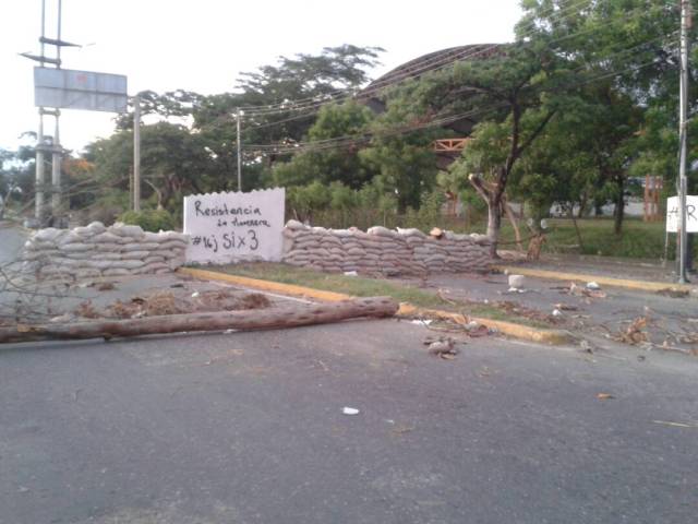 Barricadas en Valencia / Foto: @MariannyVP