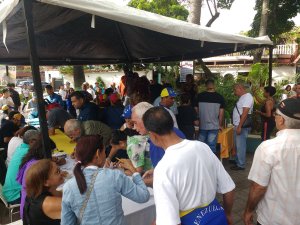 Vecinos de Coche en Caracas salen a participar en la consulta popular #16Jul