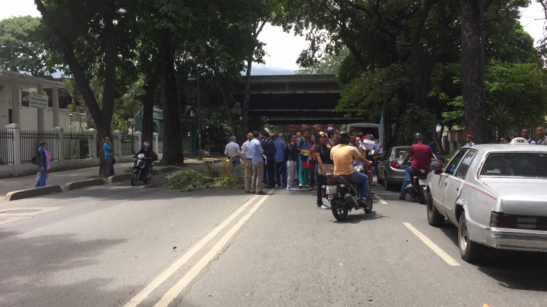 Estudiantes del Pedagógico de Caracas se suman al trancazo #4Jul