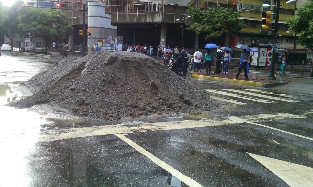 Cerrado el paso por la Francisco de Miranda a la altura de Chacao #18Jul (Video)