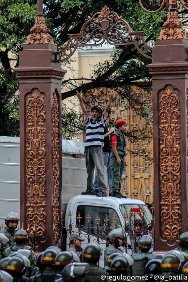 El asalto a la AN en imágenes. Foto: Régulo Gómez / LaPatilla.com