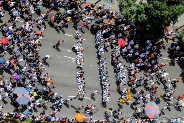 Lo que usted no vio de la concentración por los 100 días de resistencia. Fotos: LaPatilla.com