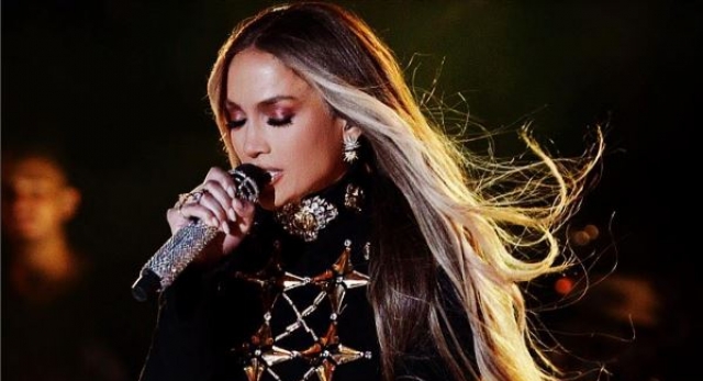 Jennifer Lopez fue demandada en Egipto por aparecer con poca ropa (Foto)