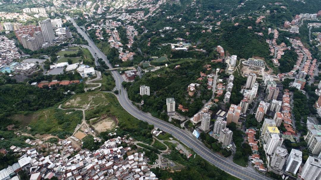 Las impactantes fotos aéreas del #ParoNacional en el sureste de Caracas el #27Jul