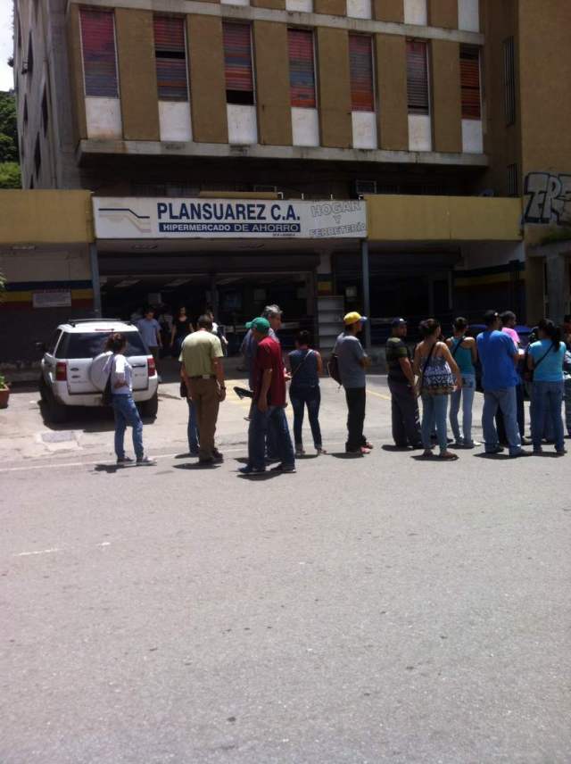 Colas en el supermercado Plan Suarez Fotos: La Patilla