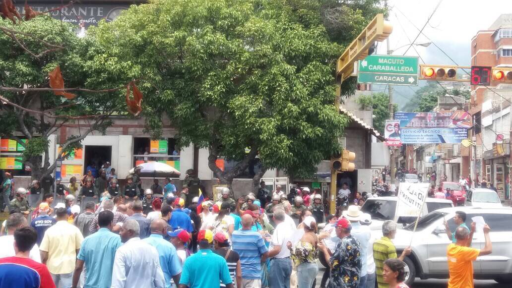 Así va el segundo día de #ParoNacional en Vargas