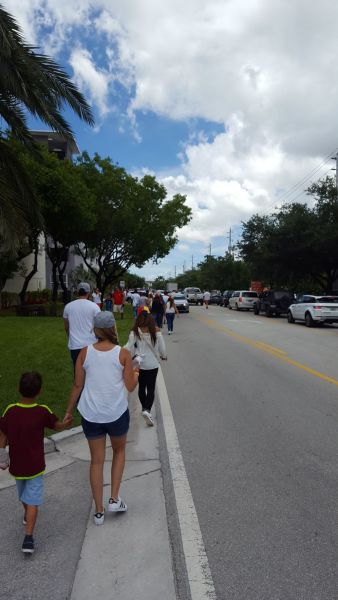 Venezolanos en el Miami Dade College participan en la consulta popular (Foto: @Darwins2010)