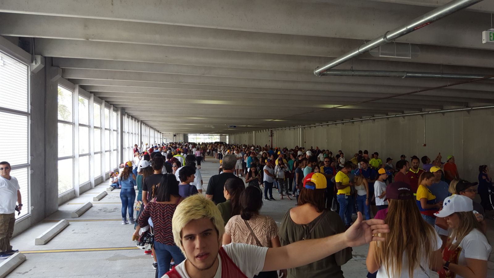 Hasta la 1:00 pm 50 mil venezolanos votaron en el sureste de Estados Unidos